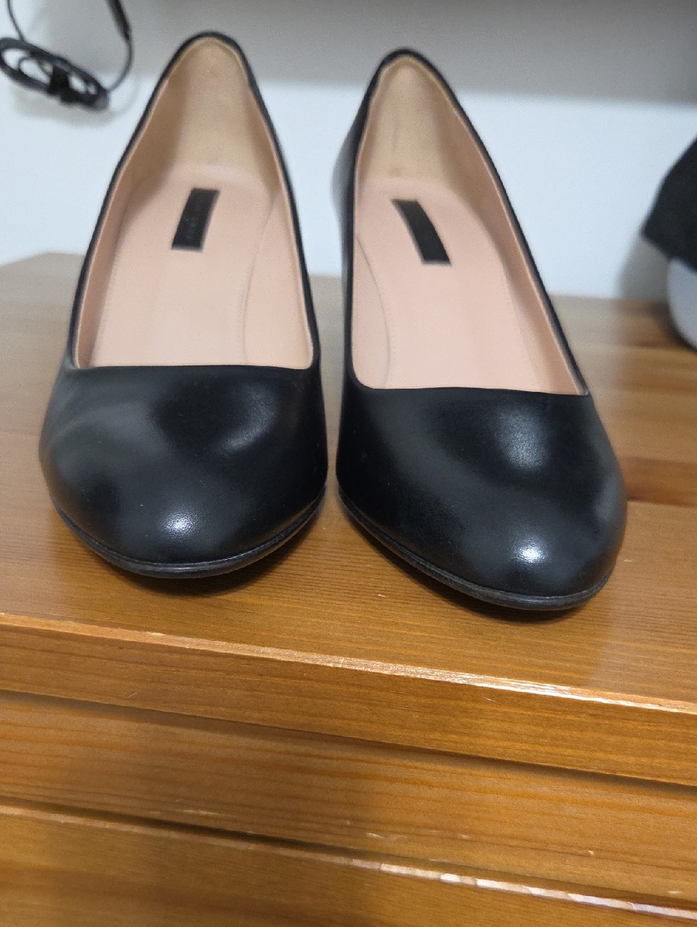 Hugo Boss Black Leather Pointed-Toe Pumps